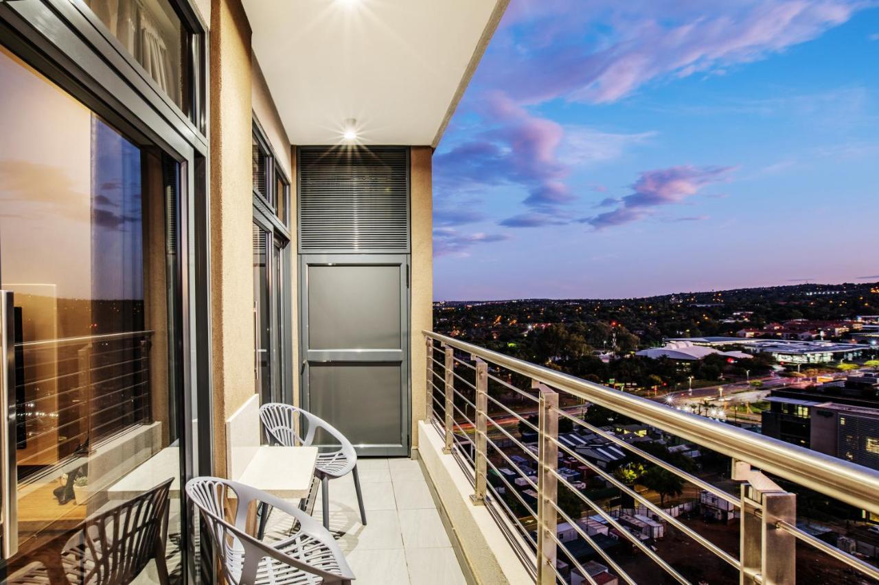 Menlyn Maine Residence Unit 1419 Pretoria-Noord Exterior foto